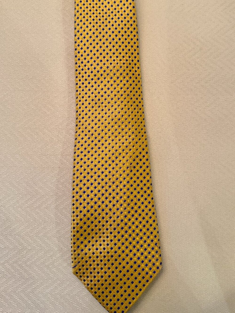Charles Tyrwhitt Men’s Silk Tie – Yellow with Blue Diamond Pattern – London